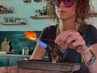 V létě je v dílně horko 🔥 a v zimě zima ❄️ tak jsem se s kahanem odstěhovala do obýváku 🤓 Nemáme sice kde jíst 🤷🏼‍♀️ ale...